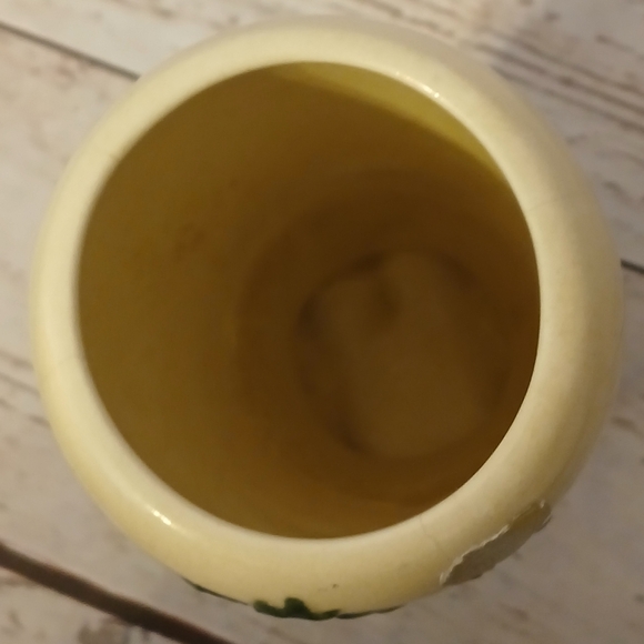 Royal Copley Vintage Footed Cream Vase with Green Ivy Design - Picture 6 of 8